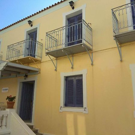 Old Harbor Apartments Spetses Town Extérieur photo