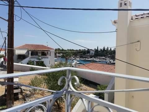 Old Harbor Apartments Spetses Town Extérieur photo