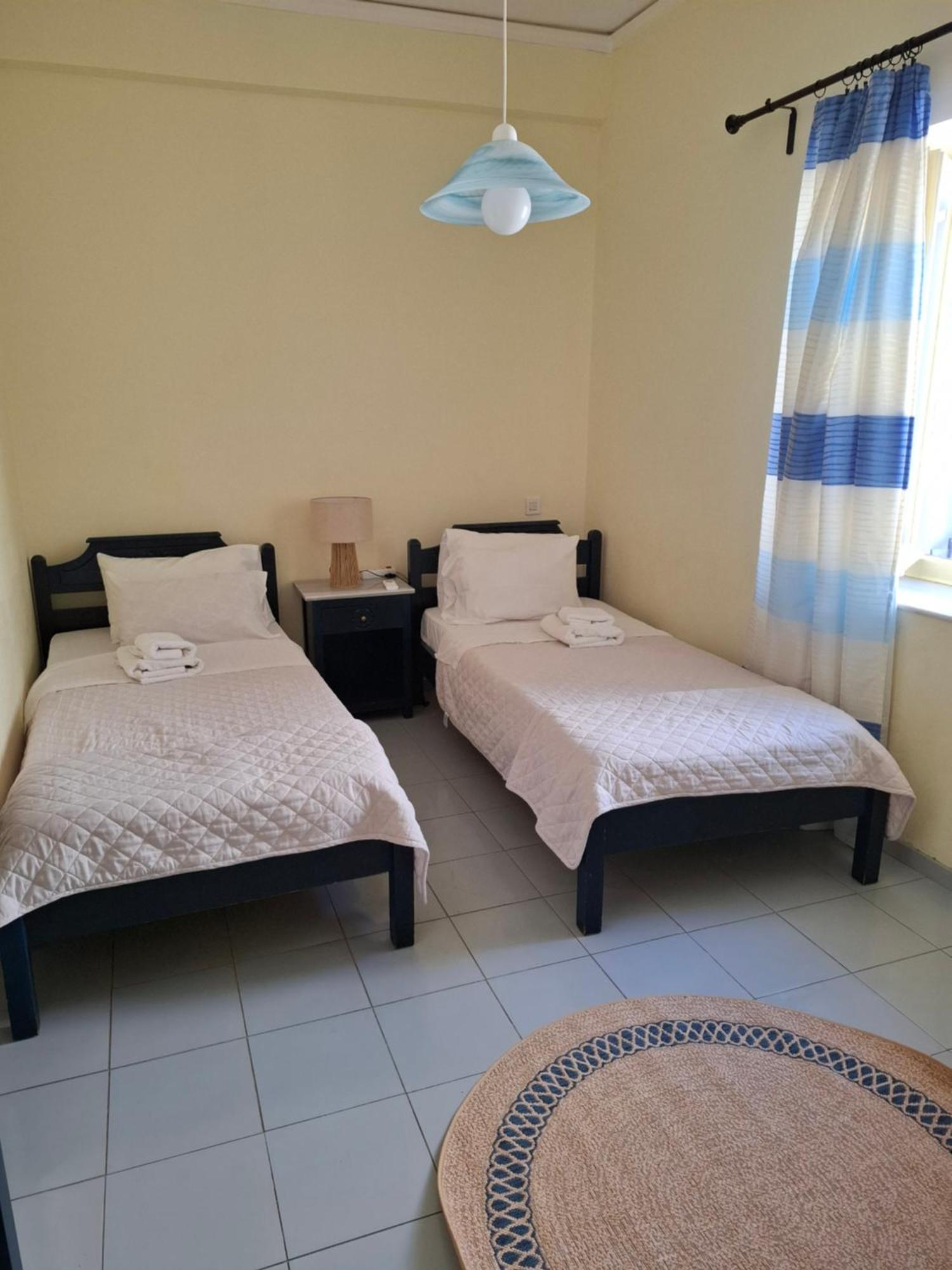 Old Harbor Apartments Spetses Town Extérieur photo