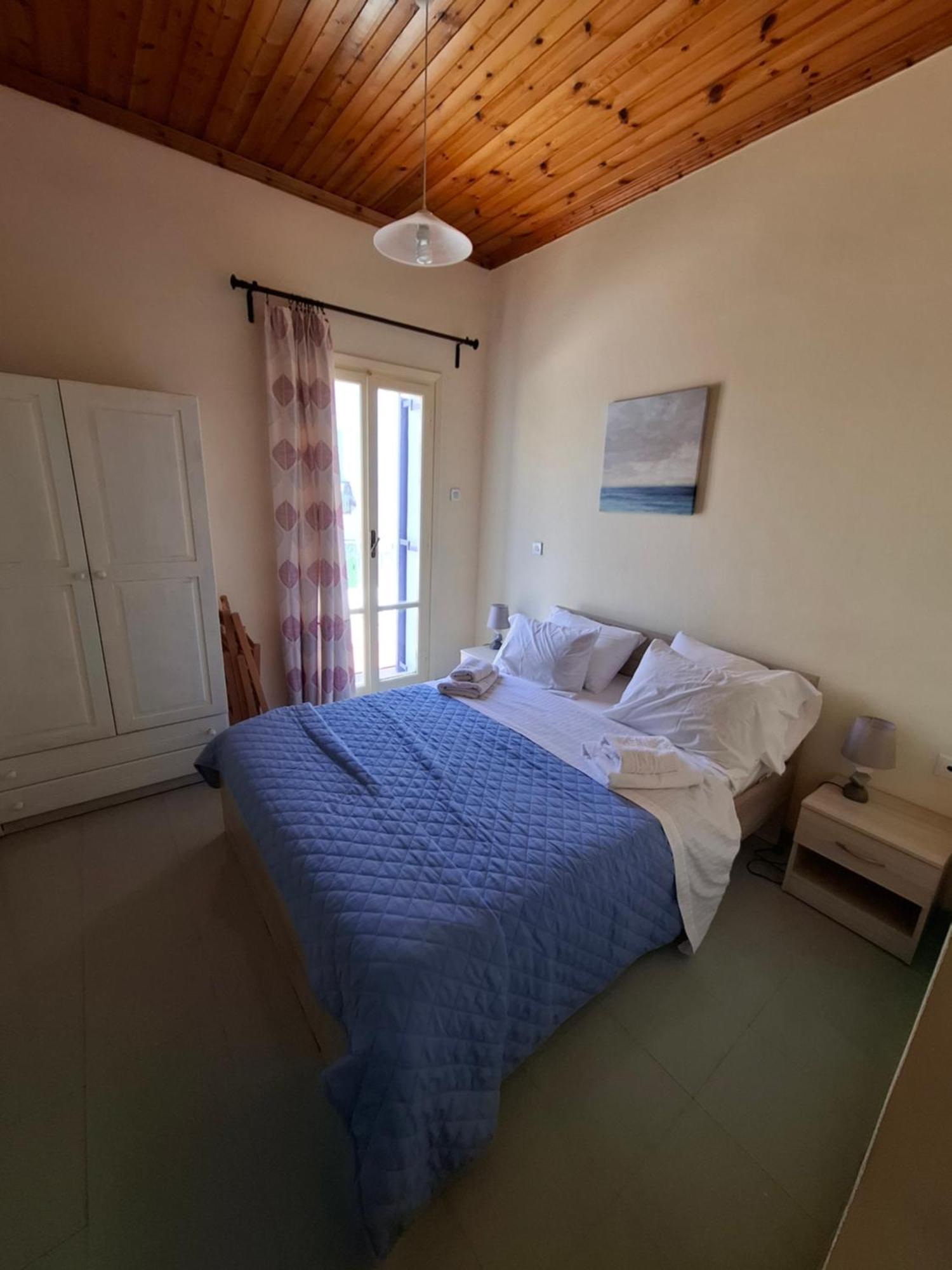 Old Harbor Apartments Spetses Town Extérieur photo