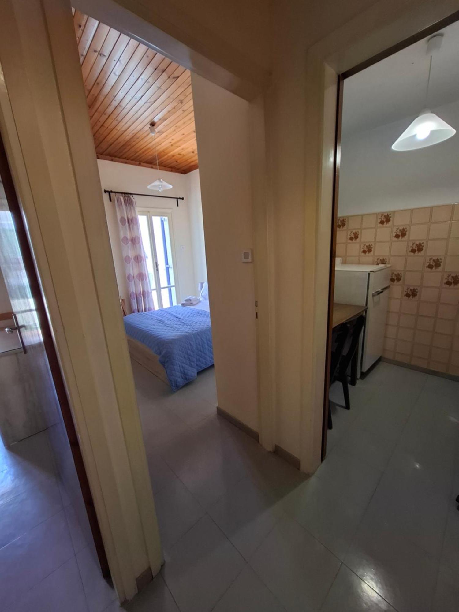 Old Harbor Apartments Spetses Town Extérieur photo