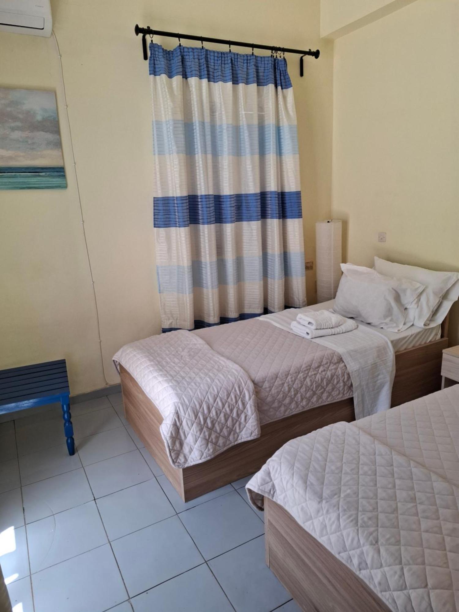 Old Harbor Apartments Spetses Town Extérieur photo