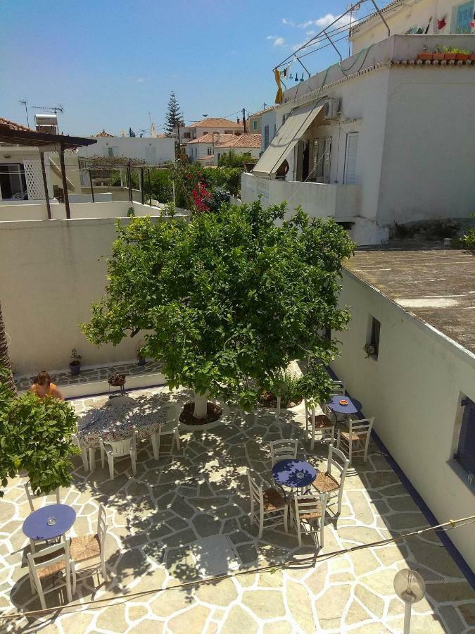 Old Harbor Apartments Spetses Town Extérieur photo
