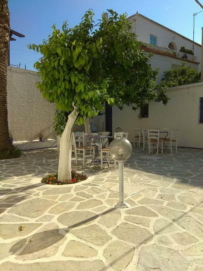 Old Harbor Apartments Spetses Town Extérieur photo