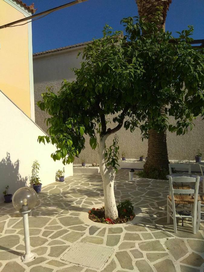 Old Harbor Apartments Spetses Town Extérieur photo