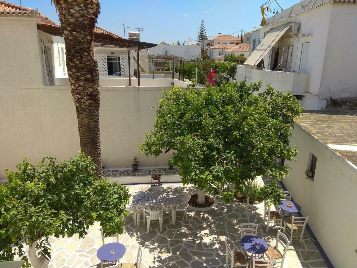 Old Harbor Apartments Spetses Town Extérieur photo