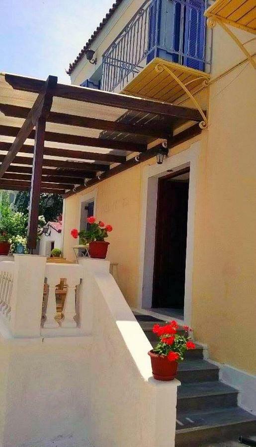 Old Harbor Apartments Spetses Town Extérieur photo
